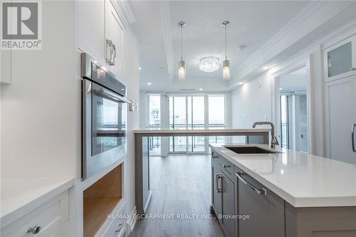 1602 - 2060 Lakeshore Road, Burlington, ON - Indoor Photo Showing Kitchen With Upgraded Kitchen