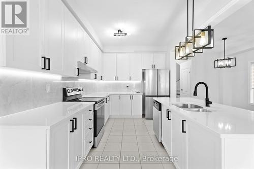 177 Clark Street, Shelburne, ON - Indoor Photo Showing Kitchen With Double Sink With Upgraded Kitchen