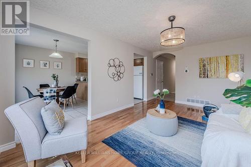 210 Rickson Avenue, Guelph (Hanlon Creek), ON - Indoor Photo Showing Living Room