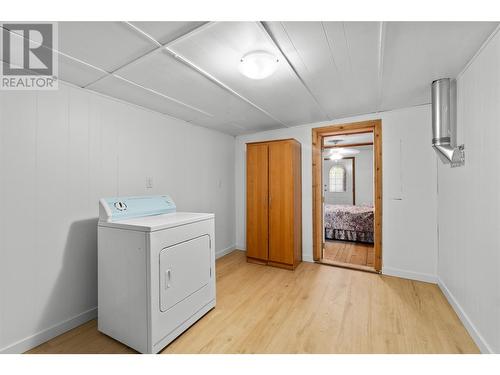 7558 Hudson Road, Salmon Arm, BC - Indoor Photo Showing Laundry Room