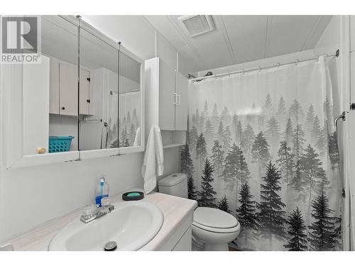 7558 Hudson Road, Salmon Arm, BC - Indoor Photo Showing Bathroom