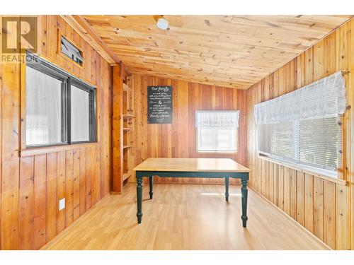 7558 Hudson Road, Salmon Arm, BC - Indoor Photo Showing Other Room