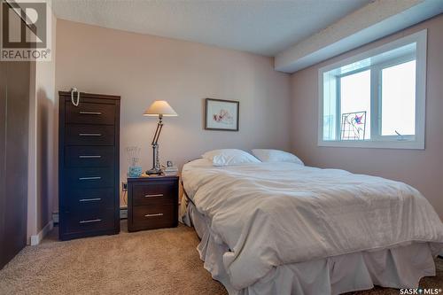 904 405 5Th Avenue N, Saskatoon, SK - Indoor Photo Showing Bedroom