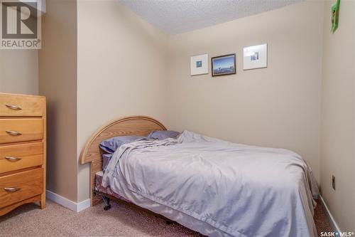 904 405 5Th Avenue N, Saskatoon, SK - Indoor Photo Showing Bedroom