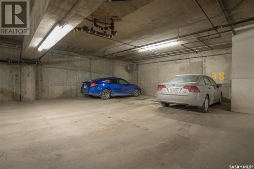 904 405 5Th Avenue N, Saskatoon, SK - Indoor Photo Showing Garage