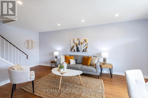 70 - 1333 Mary Street N, Oshawa (Centennial), ON - Indoor Photo Showing Living Room