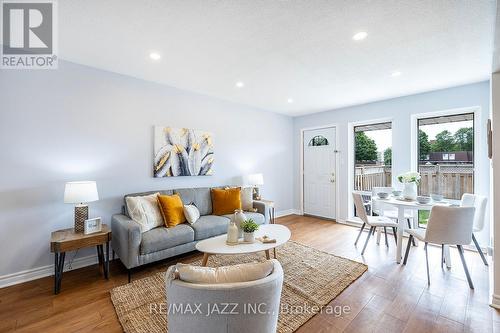 70 - 1333 Mary Street N, Oshawa (Centennial), ON - Indoor Photo Showing Living Room