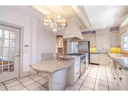 322 Queen St S, Mississauga, ON - Indoor Photo Showing Kitchen With Double Sink