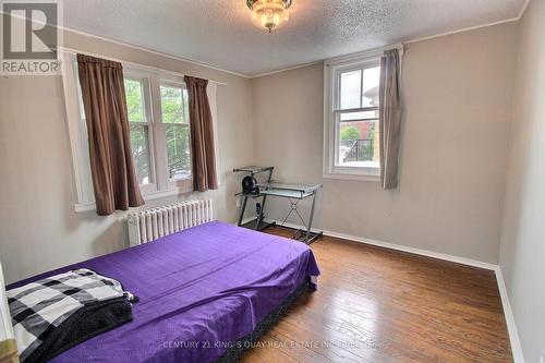 211 Park Road S, Oshawa, ON - Indoor Photo Showing Bedroom