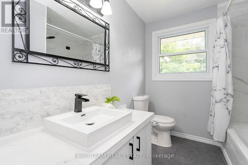 28 Harding Avenue, Barrie (Cundles East), ON - Indoor Photo Showing Bathroom