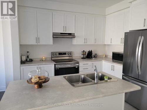 7 Lisa Street, Wasaga Beach, ON - Indoor Photo Showing Kitchen With Stainless Steel Kitchen With Double Sink