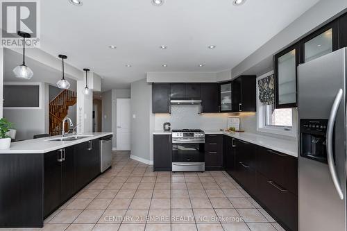 37 Sewells Lane, Brampton, ON - Indoor Photo Showing Kitchen With Double Sink With Upgraded Kitchen