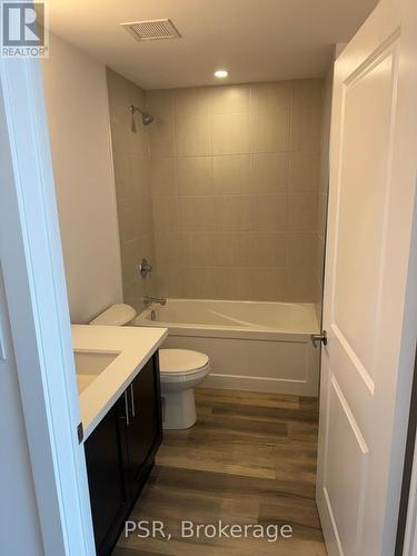 1010 - 470 Dundas Street E, Hamilton, ON - Indoor Photo Showing Bathroom