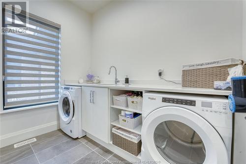 566 Lily Mac, Windsor, ON - Indoor Photo Showing Laundry Room