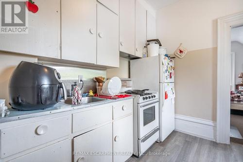 1 King William Street, Brant, ON - Indoor Photo Showing Kitchen