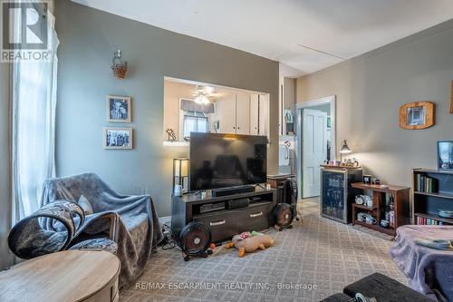 1 King William Street, Brant, ON - Indoor Photo Showing Living Room