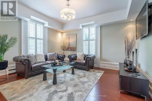 1 King William Street, Brant, ON - Indoor Photo Showing Living Room