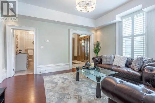 1 King William Street, Brant, ON - Indoor Photo Showing Living Room