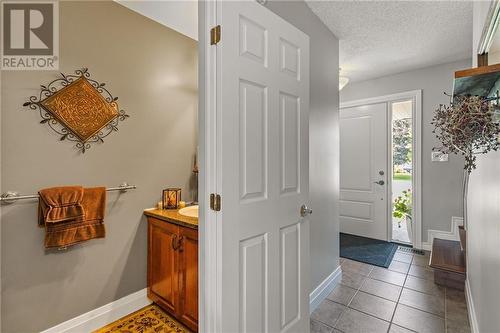 Foyer and Main Bath - 408 Pearl Street W, Brockville, ON - Indoor Photo Showing Other Room