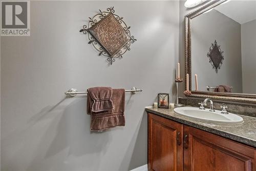 Main Bath - 408 Pearl Street W, Brockville, ON - Indoor Photo Showing Bathroom