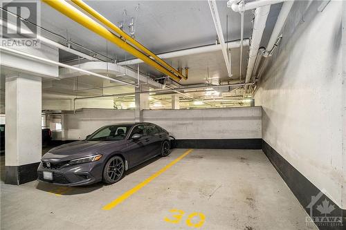 360 Mcleod Street Unit#806, Ottawa, ON - Indoor Photo Showing Garage