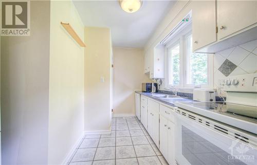 34 Amos Avenue, Waterloo, ON - Indoor Photo Showing Kitchen