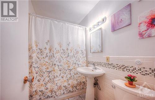 34 Amos Avenue, Waterloo, ON - Indoor Photo Showing Bathroom