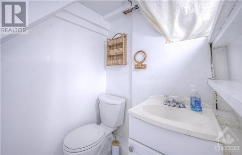 34 Amos Avenue, Waterloo, ON - Indoor Photo Showing Bathroom