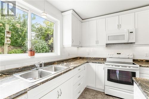 3 Blue Spruce Court, Ottawa, ON - Indoor Photo Showing Kitchen With Double Sink