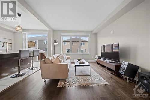 713 Samantha Eastop Avenue, Stittsville, ON - Indoor Photo Showing Living Room