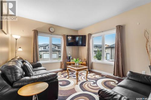 36 118 Hampton Circle, Saskatoon, SK - Indoor Photo Showing Living Room