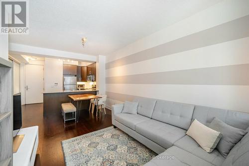 1404 - 38 The Esplanade, Toronto (Waterfront Communities), ON - Indoor Photo Showing Living Room