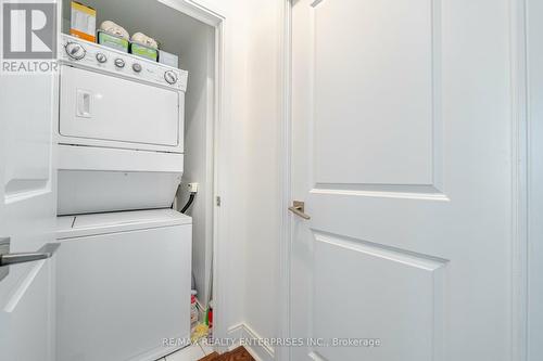 1404 - 38 The Esplanade, Toronto (Waterfront Communities), ON - Indoor Photo Showing Laundry Room