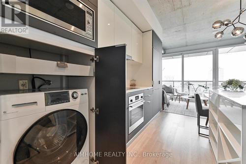 2209 - 170 Bayview Avenue, Toronto (Waterfront Communities), ON - Indoor Photo Showing Laundry Room