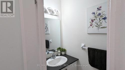 17 - 480 Beresford Path, Oshawa, ON - Indoor Photo Showing Bathroom