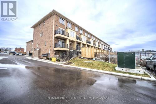 17 - 480 Beresford Path, Oshawa (Central), ON - Outdoor With Balcony