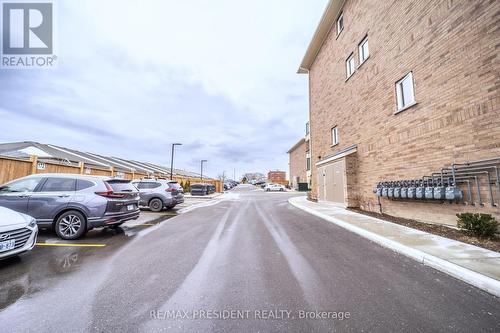 17 - 480 Beresford Path, Oshawa (Central), ON - Outdoor