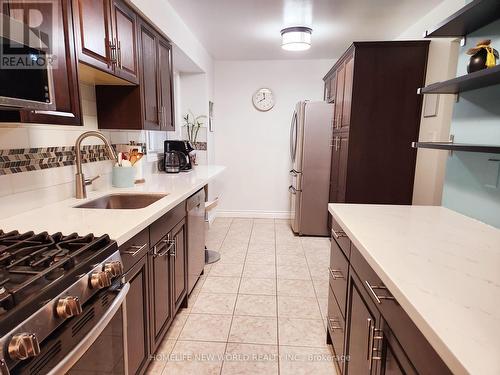 69 New Haven'S Way, Markham, ON - Indoor Photo Showing Kitchen