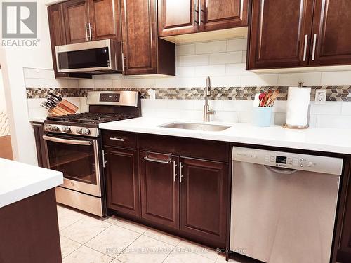 69 New Haven'S Way, Markham, ON - Indoor Photo Showing Kitchen