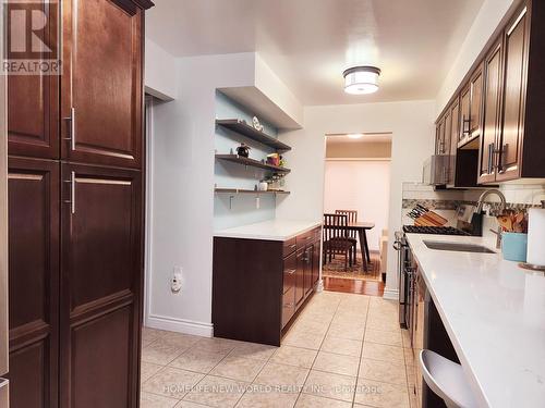 69 New Haven'S Way, Markham, ON - Indoor Photo Showing Kitchen