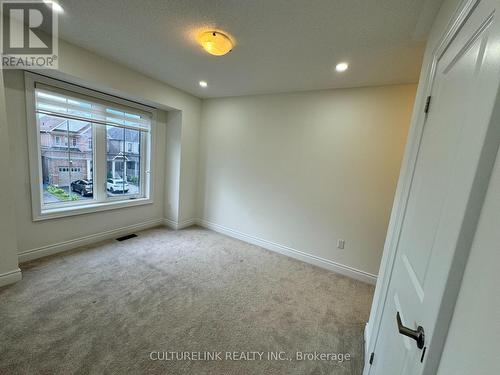 30 Festival Court, East Gwillimbury, ON - Indoor Photo Showing Other Room