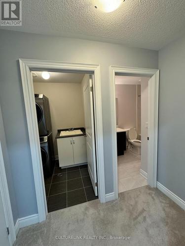 30 Festival Court, East Gwillimbury, ON - Indoor Photo Showing Other Room