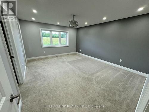 30 Festival Court, East Gwillimbury, ON - Indoor Photo Showing Other Room