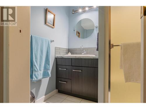 2504 14Th  Avenue, Castlegar, BC - Indoor Photo Showing Bathroom