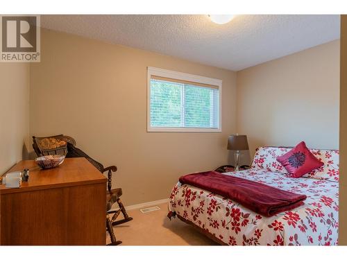 2504 14Th  Avenue, Castlegar, BC - Indoor Photo Showing Bedroom