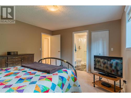 2504 14Th  Avenue, Castlegar, BC - Indoor Photo Showing Bedroom