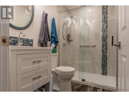 2504 14Th  Avenue, Castlegar, BC - Indoor Photo Showing Bathroom