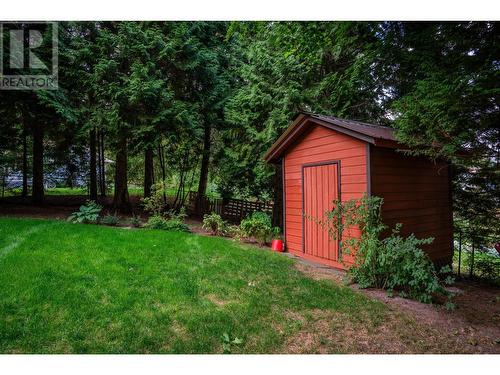 2504 14Th  Avenue, Castlegar, BC - Outdoor