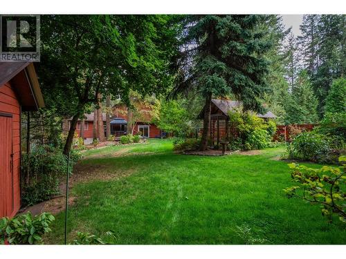 2504 14Th  Avenue, Castlegar, BC - Outdoor