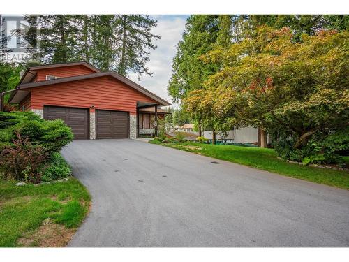 2504 14Th  Avenue, Castlegar, BC - Outdoor